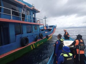 Polairud Bersama Tim Gabungan Sisir Laut Halsel, Cari Nelayan Hilang Bernama Fikky Habbel
