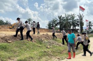 Kapolda Aceh Tinjau Pemadatan Lahan Huntap untuk Korban Bencana di Aceh Tamiang