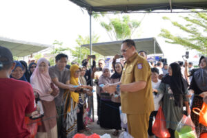 1.000 Paket Sembako Bersubsidi Ludes Diserbu Warga di Pasar Murah Pemprov Gorontalo