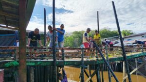 MENUA NYA BANGUNAN JEMBATAN PENGHUBUNG DUSUN MEKAR JAYA DESA DABONG KUBU RAYA