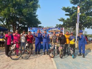 Dalam rangka DIRGAHAYU POLRI KE-80 Direktur polisi perairan dan udara polda jabar mengadakan lomba layang layang